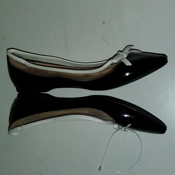 NEW BCBG Paris women's 6 black and white pointy toe flats with bow - Picture 7 of 7